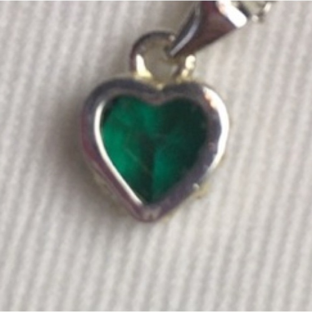 TIARA Emerald 💚 Heart Pendant Birthstone: MAY - Picture 2 of 6